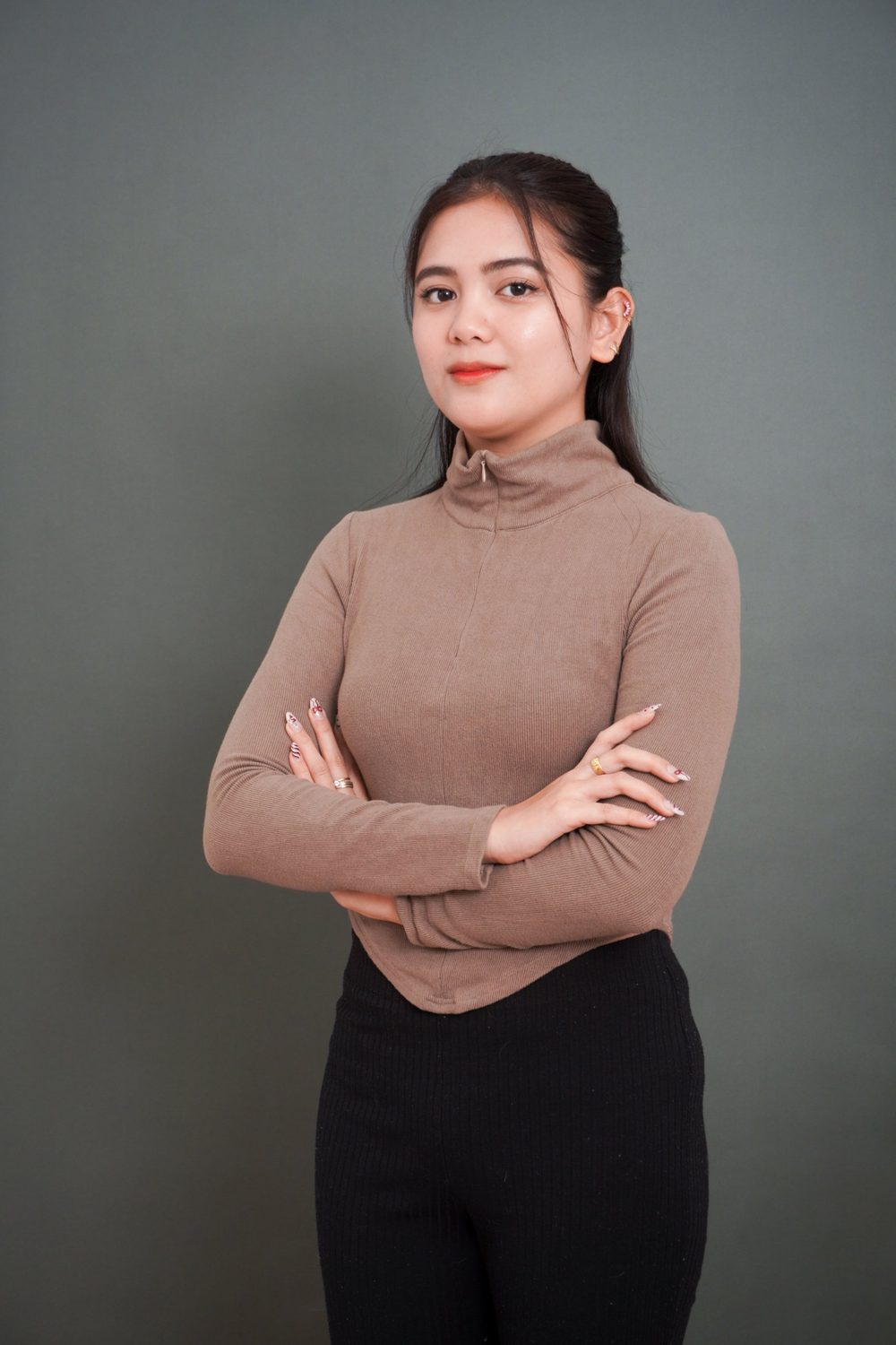 Maria Belinda Aniano, Filipina virtual assistant, standing with arms crossed